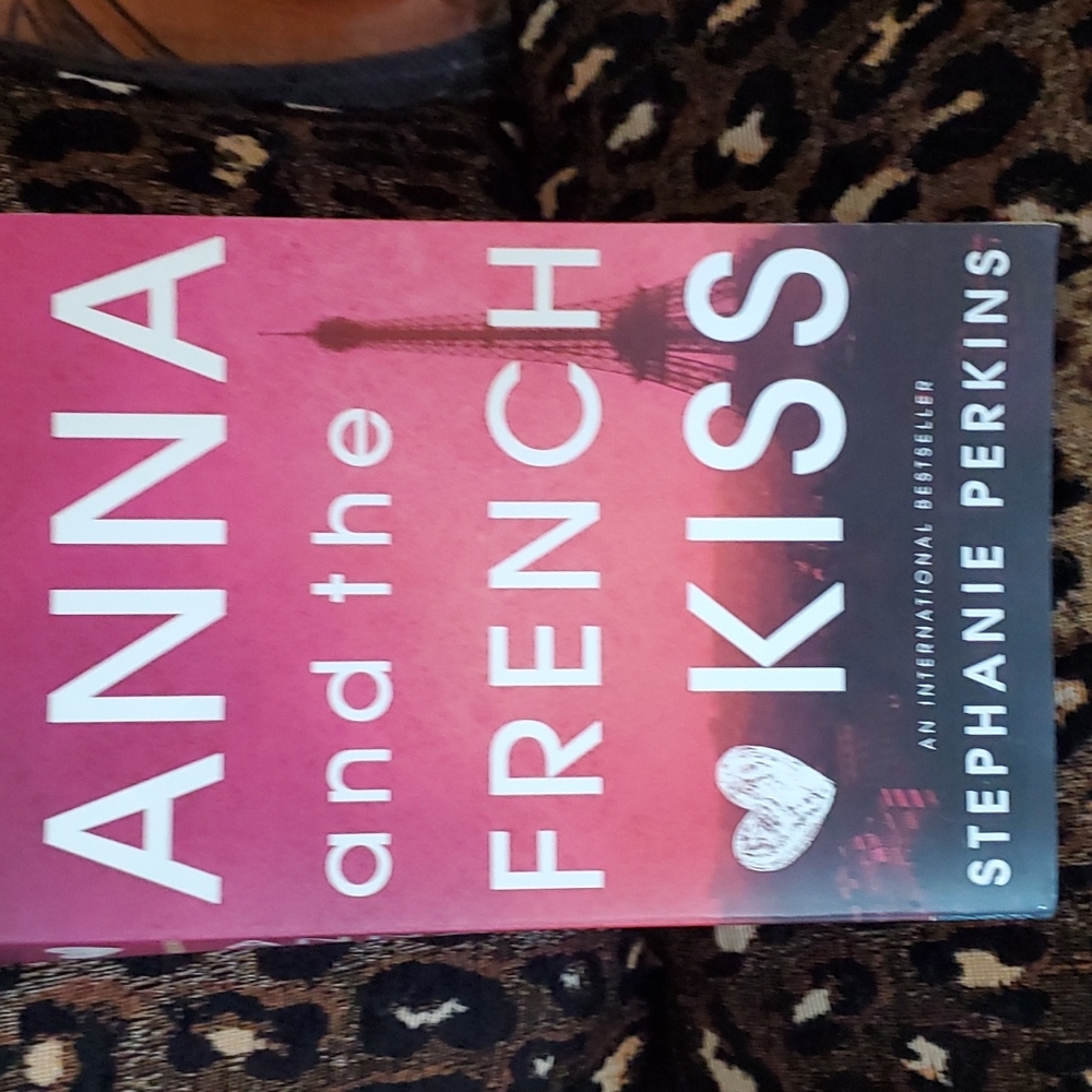 Anna and The French Kiss by Stephanie Perkins paperback